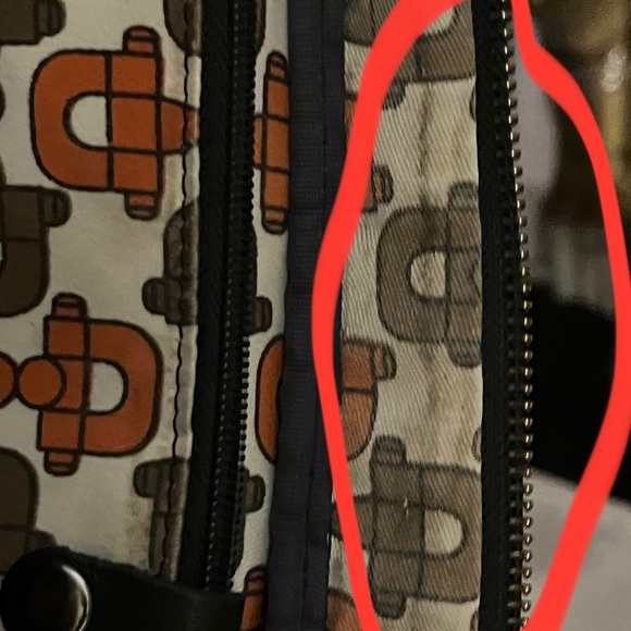 Authentic Gucci leather zippered tote - Picture 7 of 12